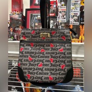 💜🖤💚BUYER’S GIVEY 2/10 SHOW~JUICY COUTURE GOTHIC PRINT HEART CROSSBODY NWOT💜🖤💚
